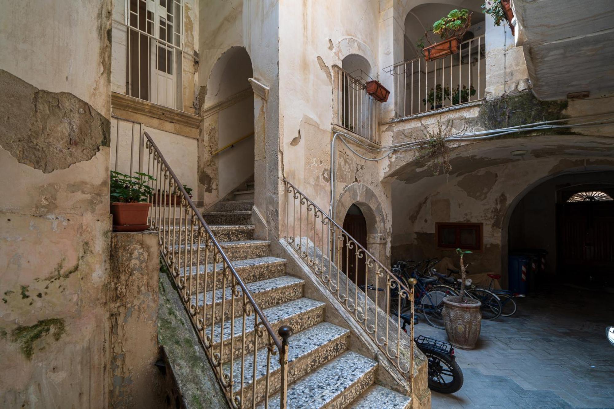 Hotiday Room Collection - Ortigia Opera Сиракузы Экстерьер фото