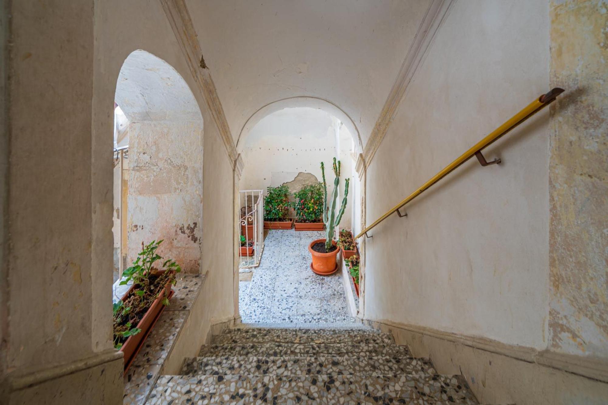 Hotiday Room Collection - Ortigia Opera Сиракузы Экстерьер фото