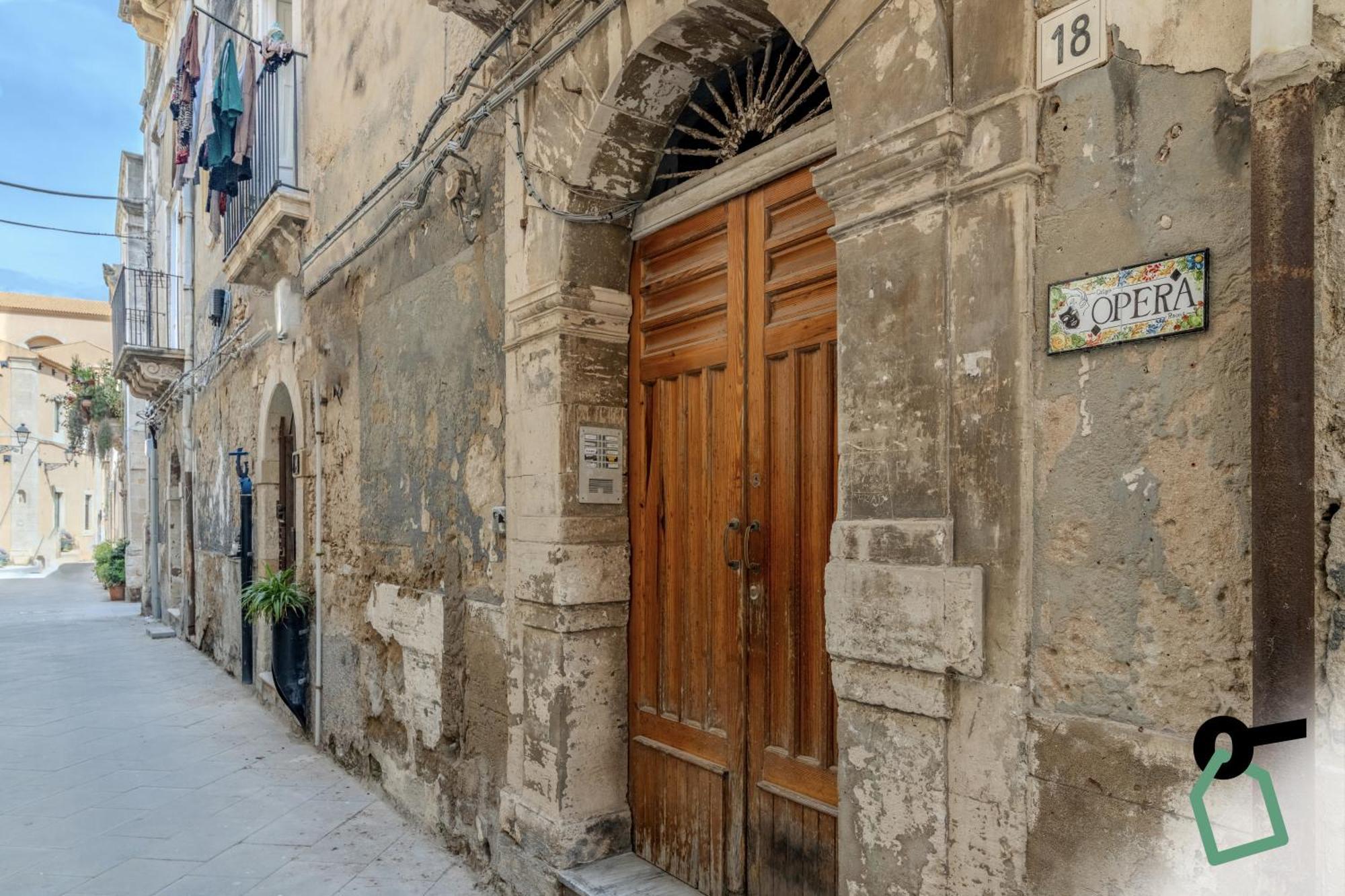 Hotiday Room Collection - Ortigia Opera Сиракузы Экстерьер фото